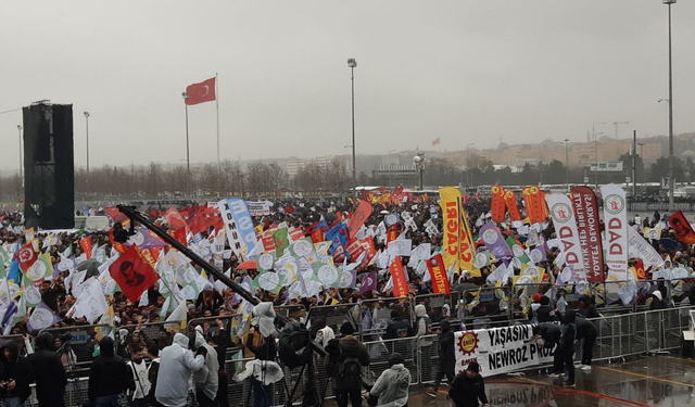 İstanbul Yenikapı başta olmak üzere 23 kentte Newroz ateşi yanıyor: "Yasımızla, öfkemizle alanlardayız"