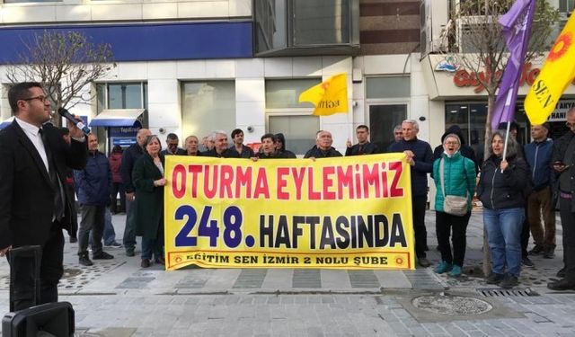 İzmir'da KHK'lılerin eylemi 248’inci haftasında devam etti:  "Birleşe birleşe kazanacağız"