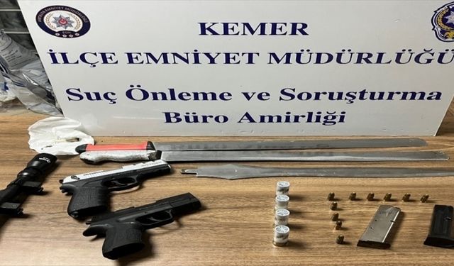 Antalya'da çeşitli suçlardan aranan 3 şüpheli yakalandı
