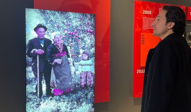 Aşık Veysel'in aile fotoğrafları ve hayatı AKM'de sergileniyor