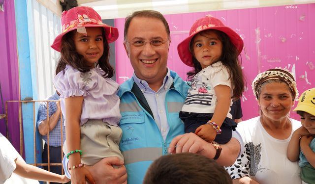 Beylikdüzü Belediye Başkanı Çalık, 23 Nisan’ı deprem bölgesindeki çocuklarla kutladı