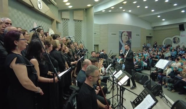 Bornova Belediyesi Türk Halk Müziği Korusu’ndan ‘Aşık Veysel Konseri’