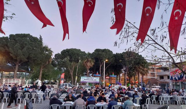 Büyükşehir’in iftar sofraları, binlerce Aydınlıyı bir araya getirmeye devam ediyor