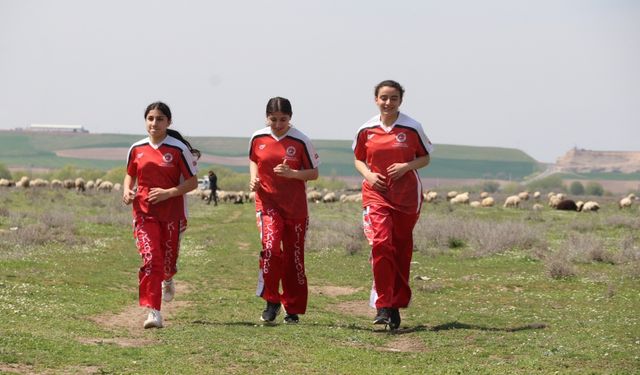 Diyarbakır'da kız öğrenciler, kick boksta Dünya Kupası'na hazırlanıyor