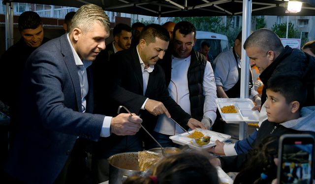 Kuşadalılar, Belediye Başkanı Ömer Günel ile iftar yemeğinde buluştu