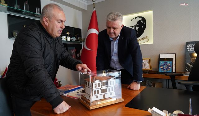 Lüleburgazlı fotoğraf sanatçısından Başkan Gerenli’ye özel hediye 