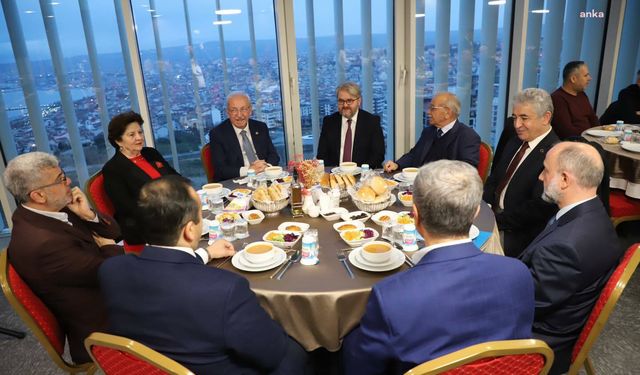 Tekirdağ Büyükşehir Belediye Başkanı Albayrak, iftar sofrasında akademisyen ve din görevlileriyle buluştu