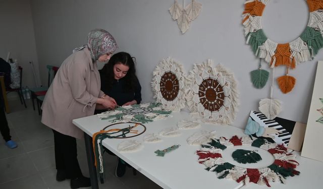 Yozgat’ta depremzede kadınlar el sanatları kursları ile yaşadıkları acıyı unutmaya çalışıyor