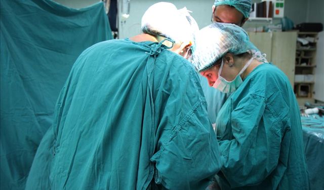 Yaşayan bir insana ilk kez genetiği değiştirilmiş domuz karaciğeri nakledildi