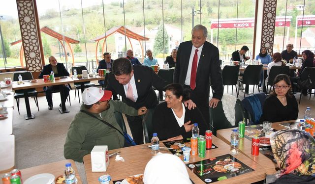 Bozüyük Belediye Başkanı Bakkalcıoğlu, Engelliler Derneği üyeleri ile bir araya geldi