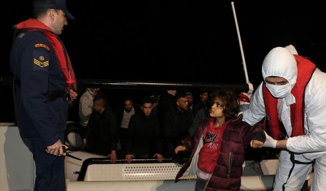 Çanakkale açıklarında 27 düzensiz göçmen yakalandı