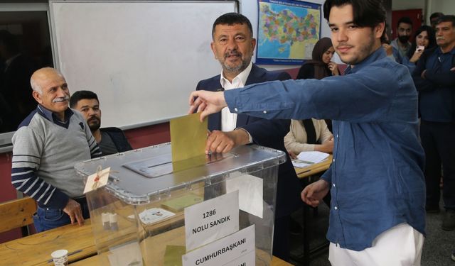 CHP Genel Başkan Yardımcısı Ağbaba, oyunu Malatya'da kullandı