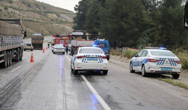 Denizli'de tırla otomobilin çarpıştığı kazada aynı aileden 4 kişi öldü