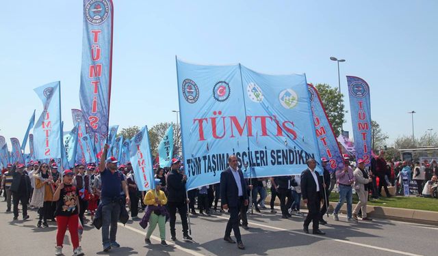 TÜMTİS örgütlü olduğu tüm illerde 1 Mayıs’a kitlesel katıldı