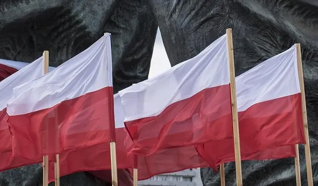 Polonya Cumhurbaşkanı, seçimle referandumun aynı gün yapılmasına izin veren değişikliği imzaladı