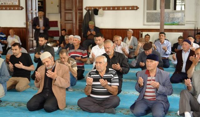 Pazaryeri Ahmetler Köyü bereket için şükür duasında
