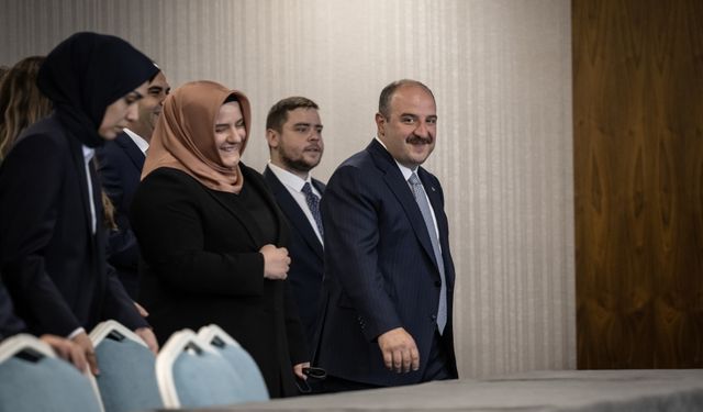 Sanayi ve Teknoloji Bakanı Mehmet Fatih Kacır, görevi Mustafa Varank'tan devraldı