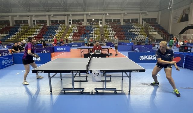 Veteranlar Uluslararası Masa Tenisi Turnuvası Bolu'da başladı