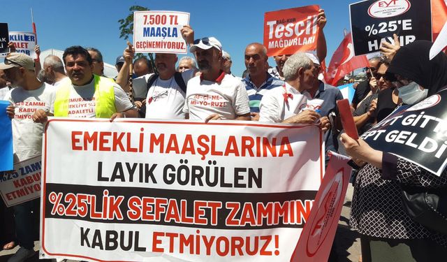 EYT yasası mağdurları Kadıköy'den seslendi: "İnsanca Yaşamak İstiyoruz" 