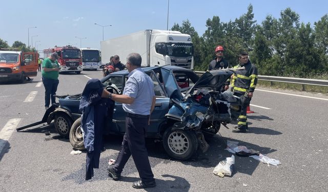 Anadolu Otoyolu'nda çarpışan panelvan ile otomobildeki 9 kişi yaralandı