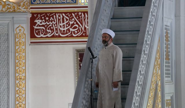 Diyanet'in cuma hutbesinde giyim tarzı ve estetik operasyonlar hedef alındı