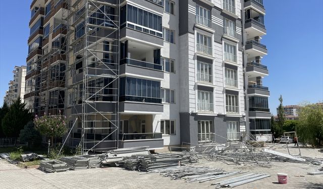 Malatya'da inşaat iskelesinin çökmesi sonucu 1 işçi öldü, 2 işçi yaralandı