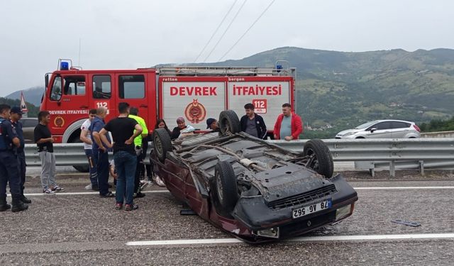 Zonguldak'ta iki otomobilin çarpıştığı kazada 1'i bebek 8 kişi yaralandı