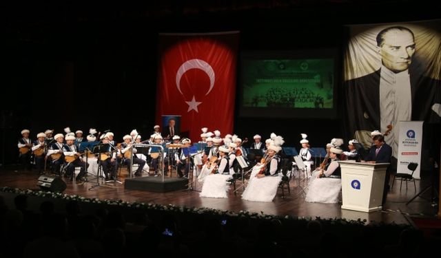 Antalya'da Tattimbet Akademik Halk Çalgıları Orkestrası konser verdi