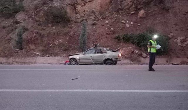 Burdur'da devrilen otomobildeki 2 kişi öldü, 3 kişi yaralandı