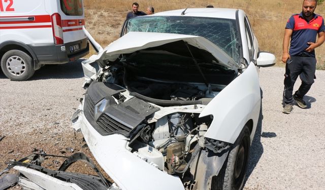 Çankırı'da üç otomobilin karıştığı trafik kazasında 7 kişi yaralandı