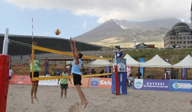 Erciyes'te plaj voleybolu turnuvası başladı