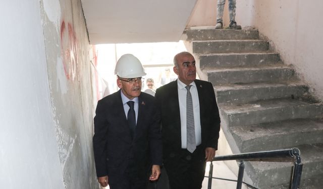 Hazine ve Maliye Bakanı Şimşek, Adıyaman'da konteyner kenti ziyaret etti