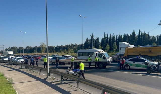 Kocaeli'de kamyonla çarpışan motosikletteki 1 kişi öldü, 1 kişi yaralandı