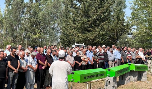 Osmaniye'deki trafik kazasında ölen aynı aileden 3 kişi Kahramanmaraş'ta defnedildi