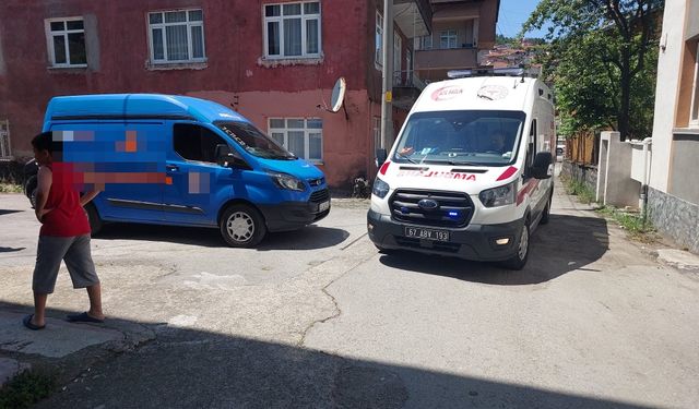 Zonguldak'ta geri manevra yapan kargo aracının çarptığı çocuk ağır yaralandı