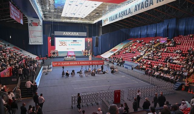 CHP'nin Ankara İl Kongresini açık farkla kazanan Dr. Ümit Erkol yeni il başkanı oldu