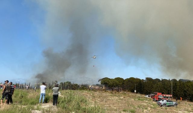 Antalya'da otluk alanda çıkan yangın tersane ve ormana sıçradı
