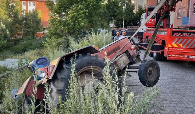 Ardahan'da devrilen traktörün sürücüsü öldü