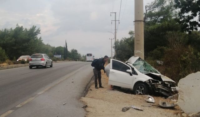 Bodrum'da kontrolden çıkıp beton direğe çarpan otomobilin sürücüsü öldü