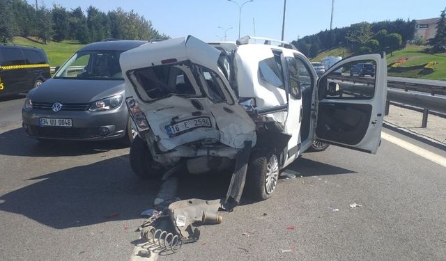 İstanbul'da zincirleme trafik kazasında 3 kişi yaralandı