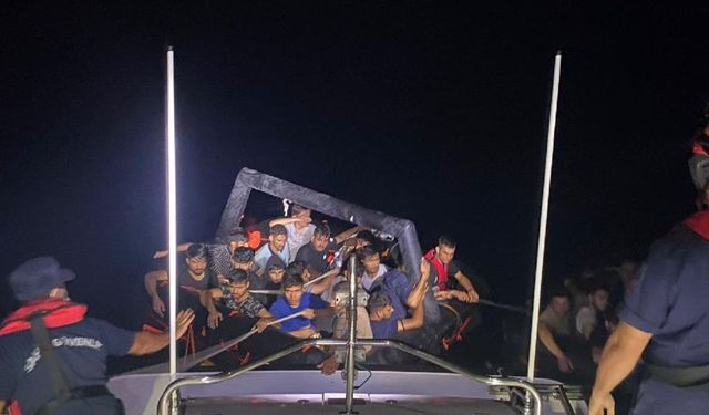İzmir açıklarında 150 göçmen yakalandı