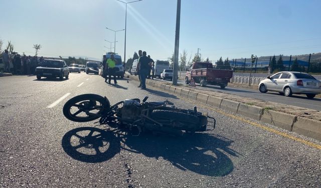 Manisa'da kaldırıma çarparak sürüklenen motosikletteki 2 kişi öldü
