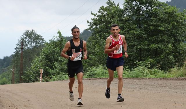 Trabzon'daki 8. Kervan Yolu Dağ Koşusu'na 130 sporcu katıldı