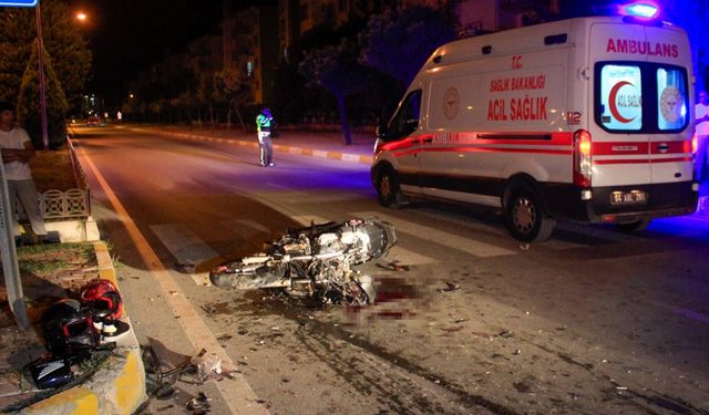 Uşak'ta kamyonetle motosikletin çarpıştığı kazada 2 kişi öldü