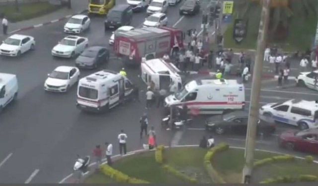 Vatan Caddesi'nde ambulans devrildi