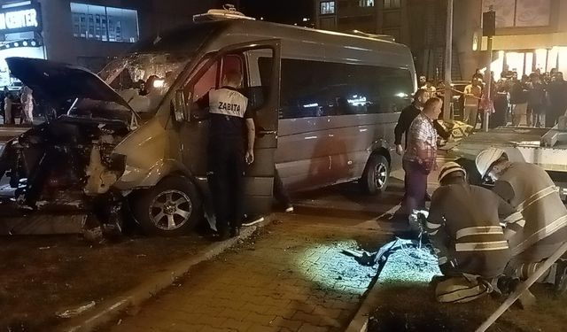 Zonguldak'ta midibüsün devrildiği kazada 7 kişi yaralandı