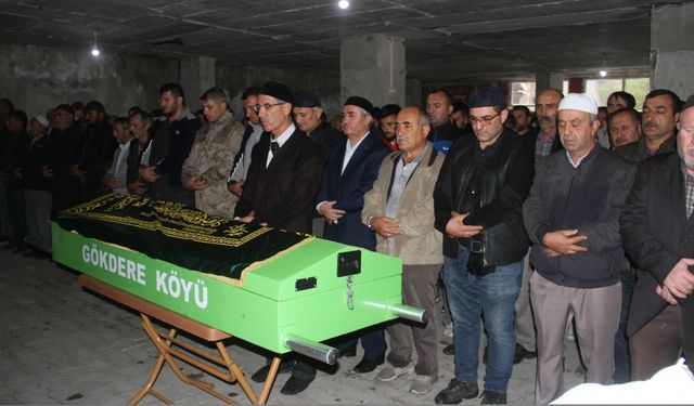 Amasya'daki otobüs kazasında hayatını kaybeden 2 öğrencinin cenazesi Çorum'da defnedildi