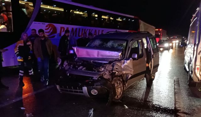 Anadolu Otoyolu Kocaeli geçişinde meydana gelen zincirleme kaza trafiği aksattı