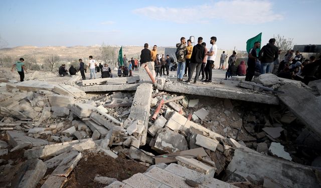 İsrail güçleri, Hamas yetkililerinden Aruri'nin Batı Şeria'daki evini patlatıcıyla yıktı