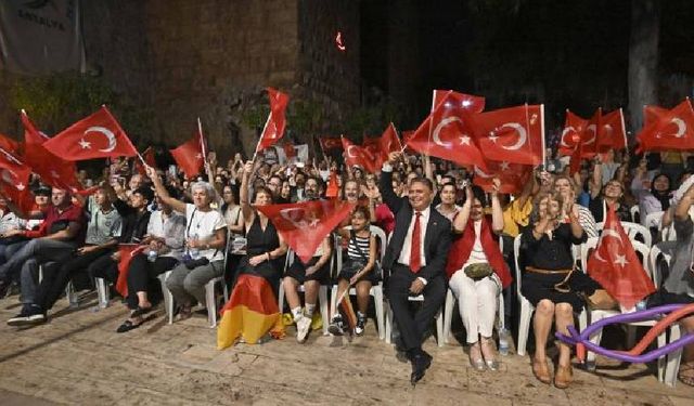 Kaleiçi '100. Yıl' temalı festivalle renklendi